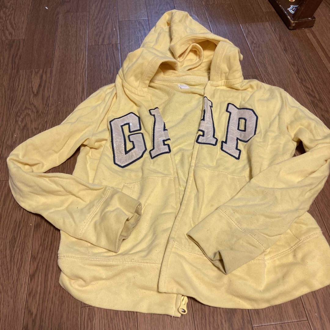 GAP(ギャップ)のパーカー　裏起毛　GAP  女の子　　150 キッズ/ベビー/マタニティのキッズ服女の子用(90cm~)(ジャケット/上着)の商品写真