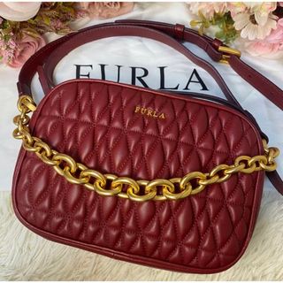 フルラ(Furla)の【ミルクパン様】フルラ ショルダーバッグ コメタ キルティング クロスボディ(ショルダーバッグ)