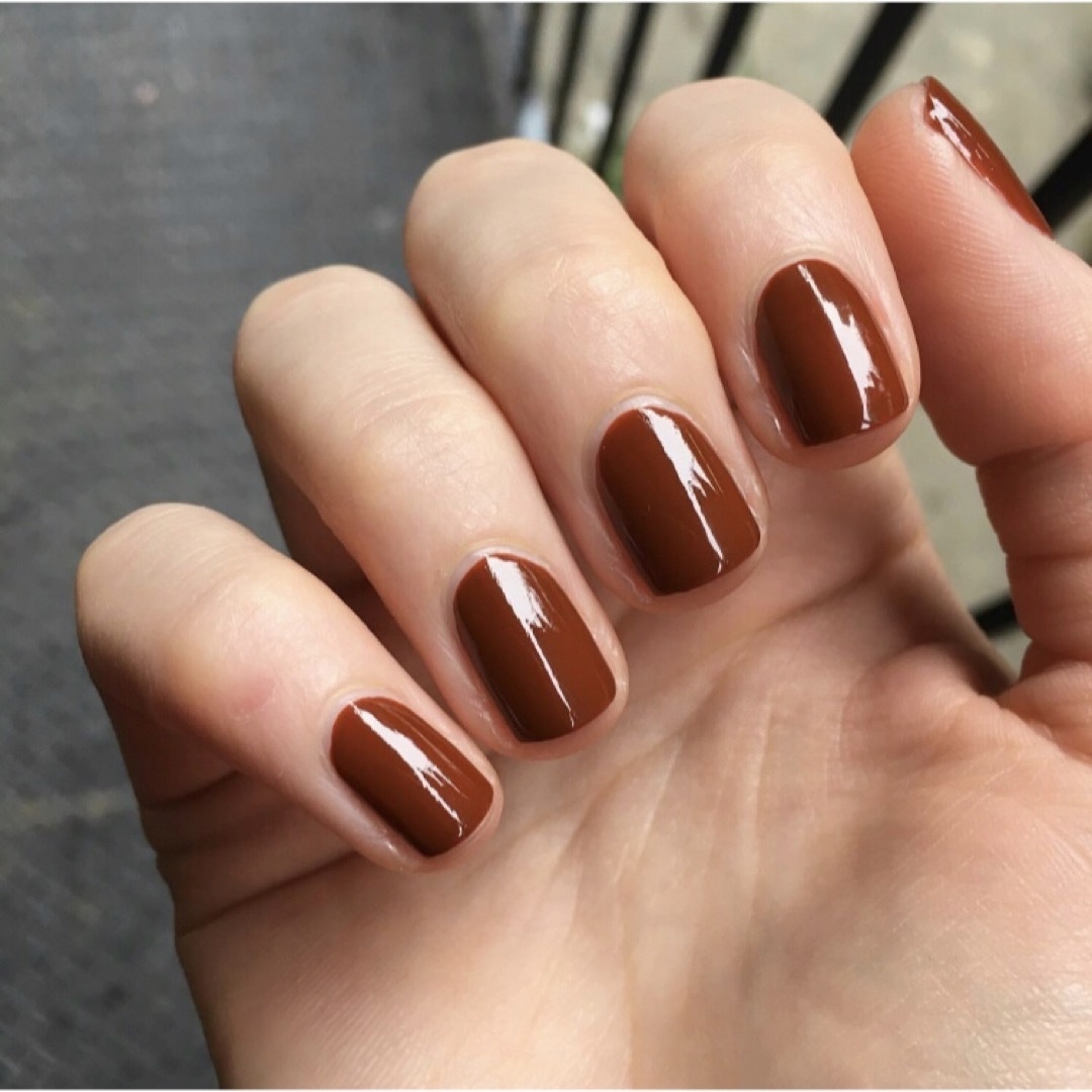 Essie(エッシー)の【新品・匿名配送】essie nail polish 赤茶 レンガカラー コスメ/美容のネイル(マニキュア)の商品写真