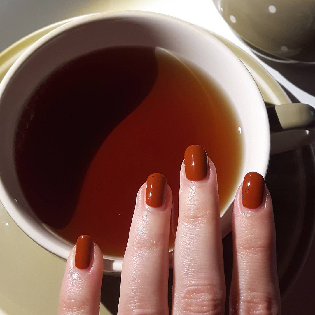 Essie(エッシー)の【新品・匿名配送】essie nail polish 赤茶 レンガカラー コスメ/美容のネイル(マニキュア)の商品写真