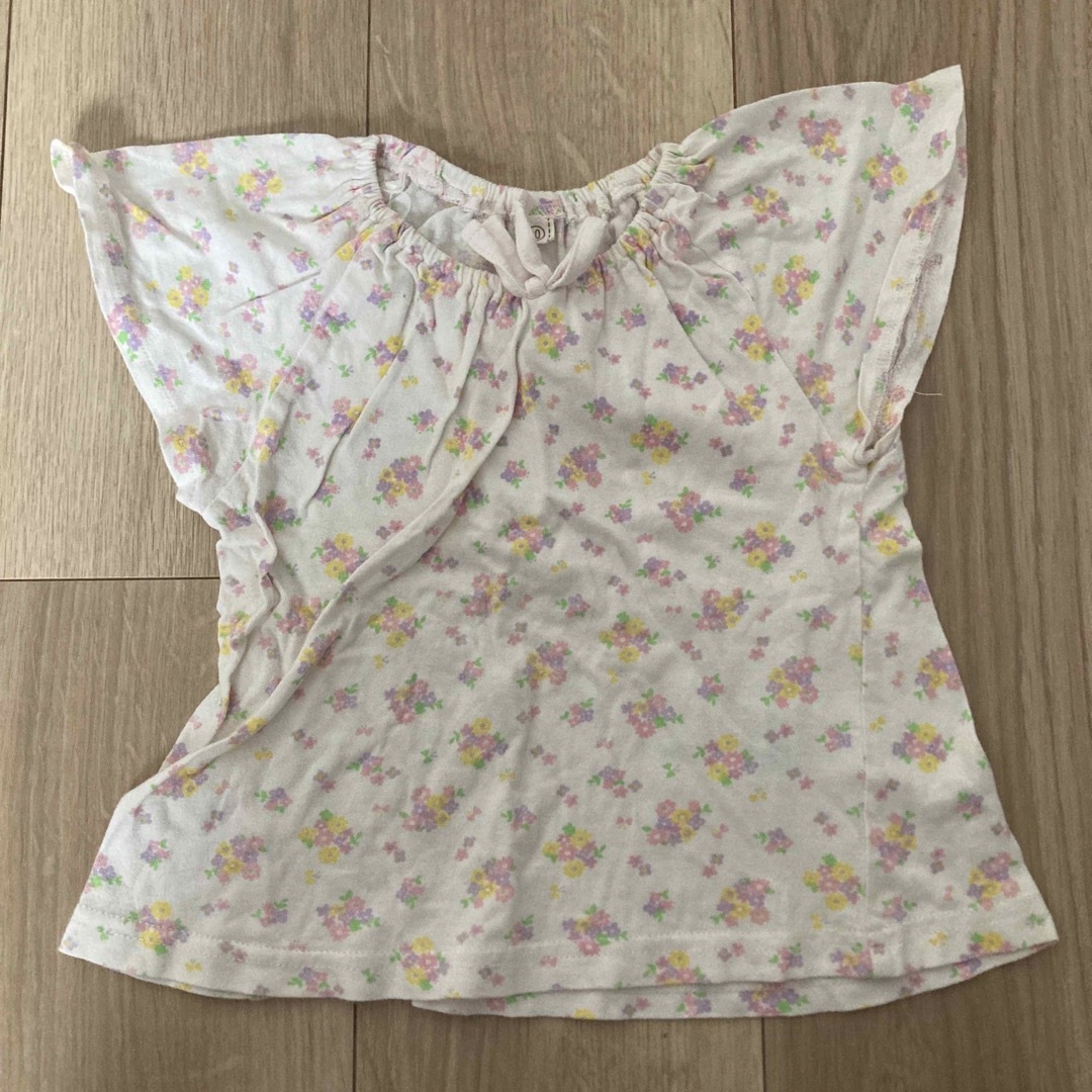 花柄の半そでＴシャツ 90㎝ 女の子 子供服 キッズ/ベビー/マタニティのキッズ服女の子用(90cm~)(Tシャツ/カットソー)の商品写真