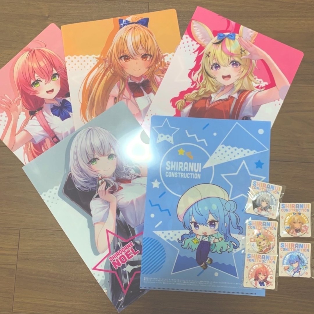 ホロライブ　A4クリアファイル　缶バッジセット エンタメ/ホビーのアニメグッズ(クリアファイル)の商品写真