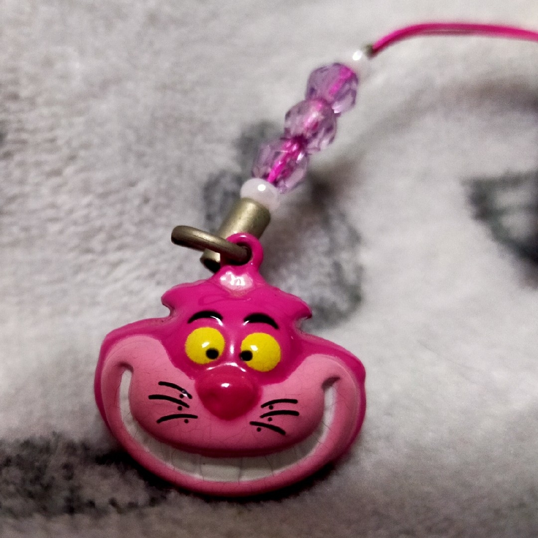 Disney(ディズニー)の☆チェシャ猫　鈴型　ストラップ☆ エンタメ/ホビーのおもちゃ/ぬいぐるみ(キャラクターグッズ)の商品写真