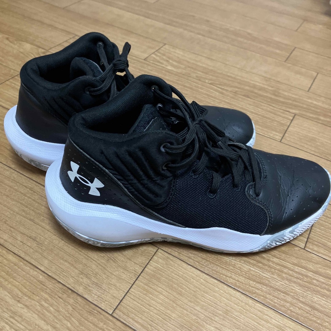 UNDER ARMOUR(アンダーアーマー)のUNDER ARMOR♡25.5cmバスケットシューズ スポーツ/アウトドアのスポーツ/アウトドア その他(バスケットボール)の商品写真