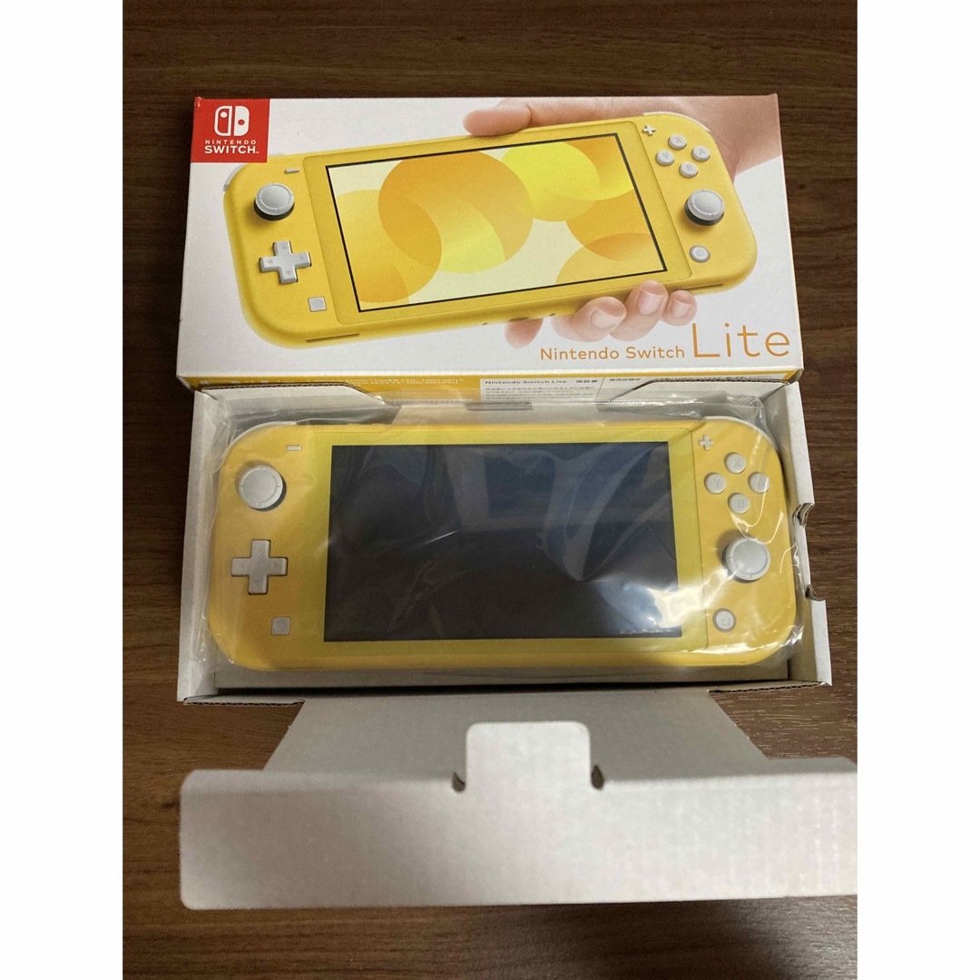 Nintendo Switch Lite イエロー エンタメ/ホビーのゲームソフト/ゲーム機本体(家庭用ゲーム機本体)の商品写真