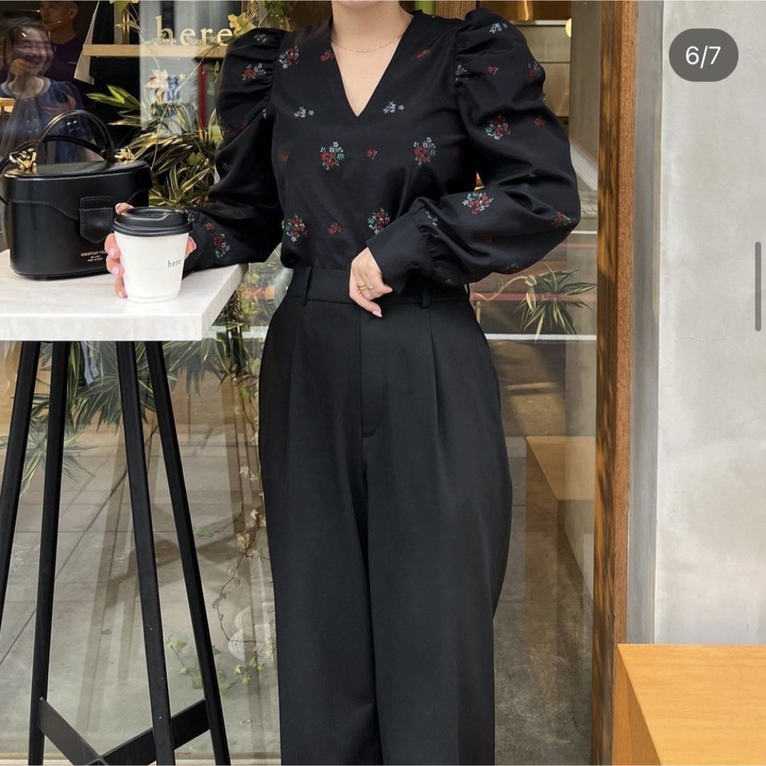 よしりん様【タグ付き、新品】gajess FLOWER PUFF BLOUSE レディースのトップス(シャツ/ブラウス(長袖/七分))の商品写真