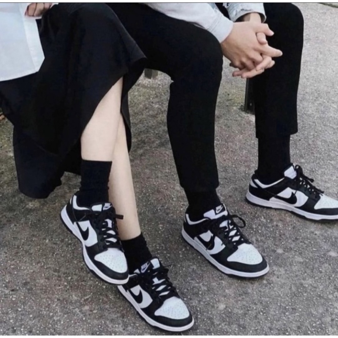 NIKE(ナイキ)のNIKE DUNK LOW PANDA GS ナイキ ダンク ロー パンダ　24 メンズの靴/シューズ(スニーカー)の商品写真