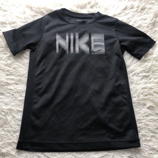 ナイキ(NIKE)のNike ナイキ　Tシャツ 150 M 黒　ブラック　半袖　男の子　キッズ(Tシャツ/カットソー)