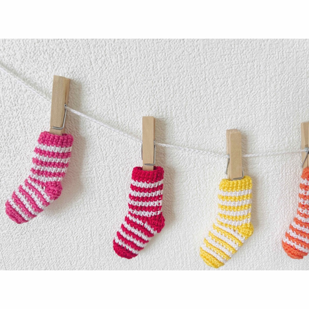 Socks＊garland˚*.  cheerful color *˚ ハンドメイドのパーティー(ガーランド)の商品写真