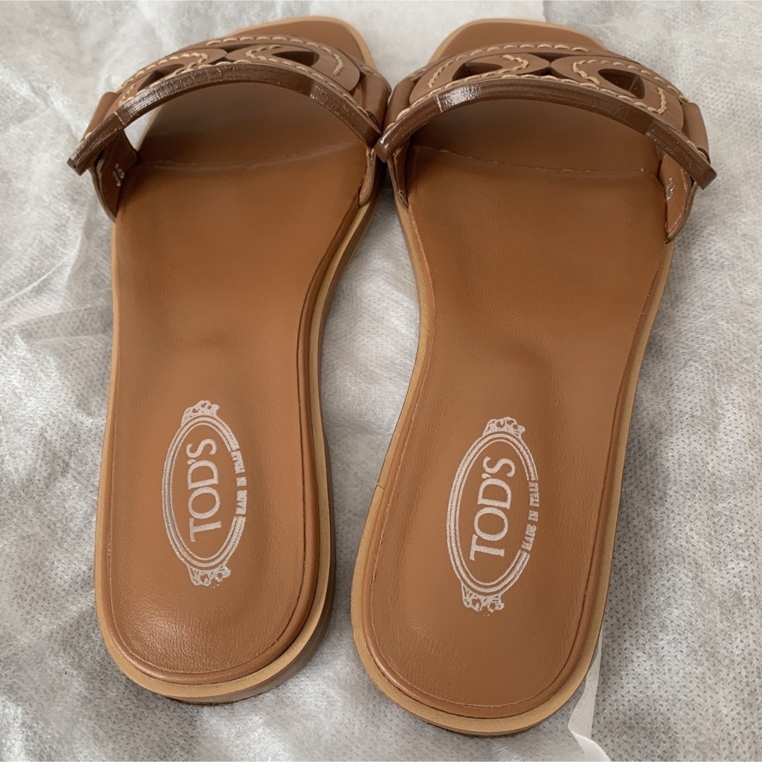 TOD'S(トッズ)の極美品　トッズ　フラットサンダル　ケイト　35 レディースの靴/シューズ(サンダル)の商品写真