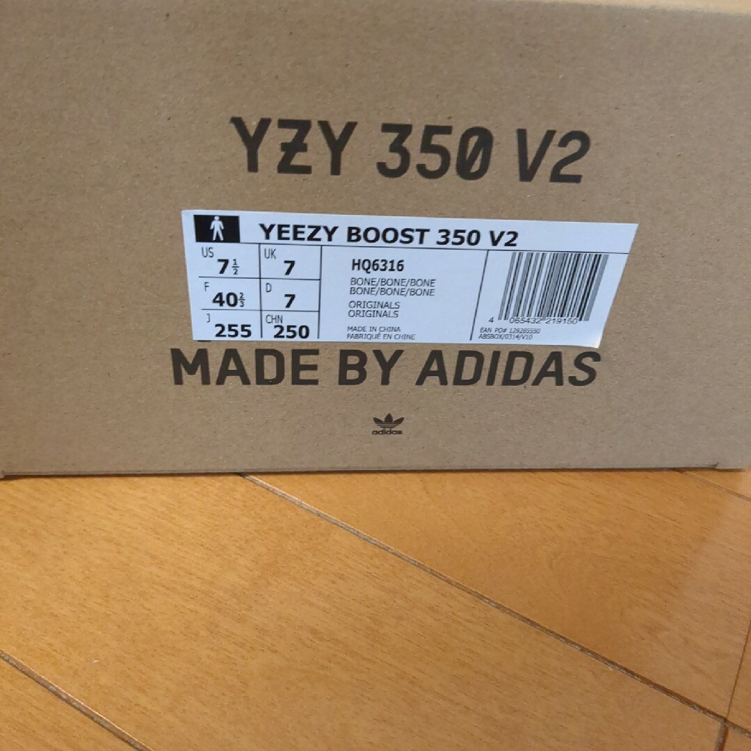 adidas(アディダス)のADIDAS　YEEZY BOOST 350 V2 メンズの靴/シューズ(スニーカー)の商品写真