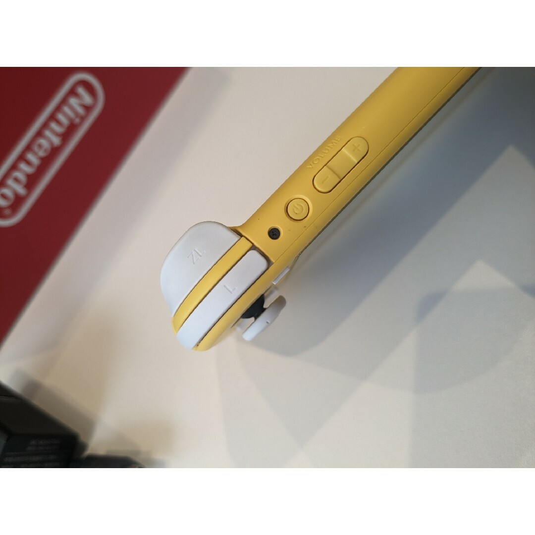 Nintendo Switch(ニンテンドースイッチ)のNintendo Switch Lite イエロー 美品 SDカード付 エンタメ/ホビーのゲームソフト/ゲーム機本体(家庭用ゲーム機本体)の商品写真
