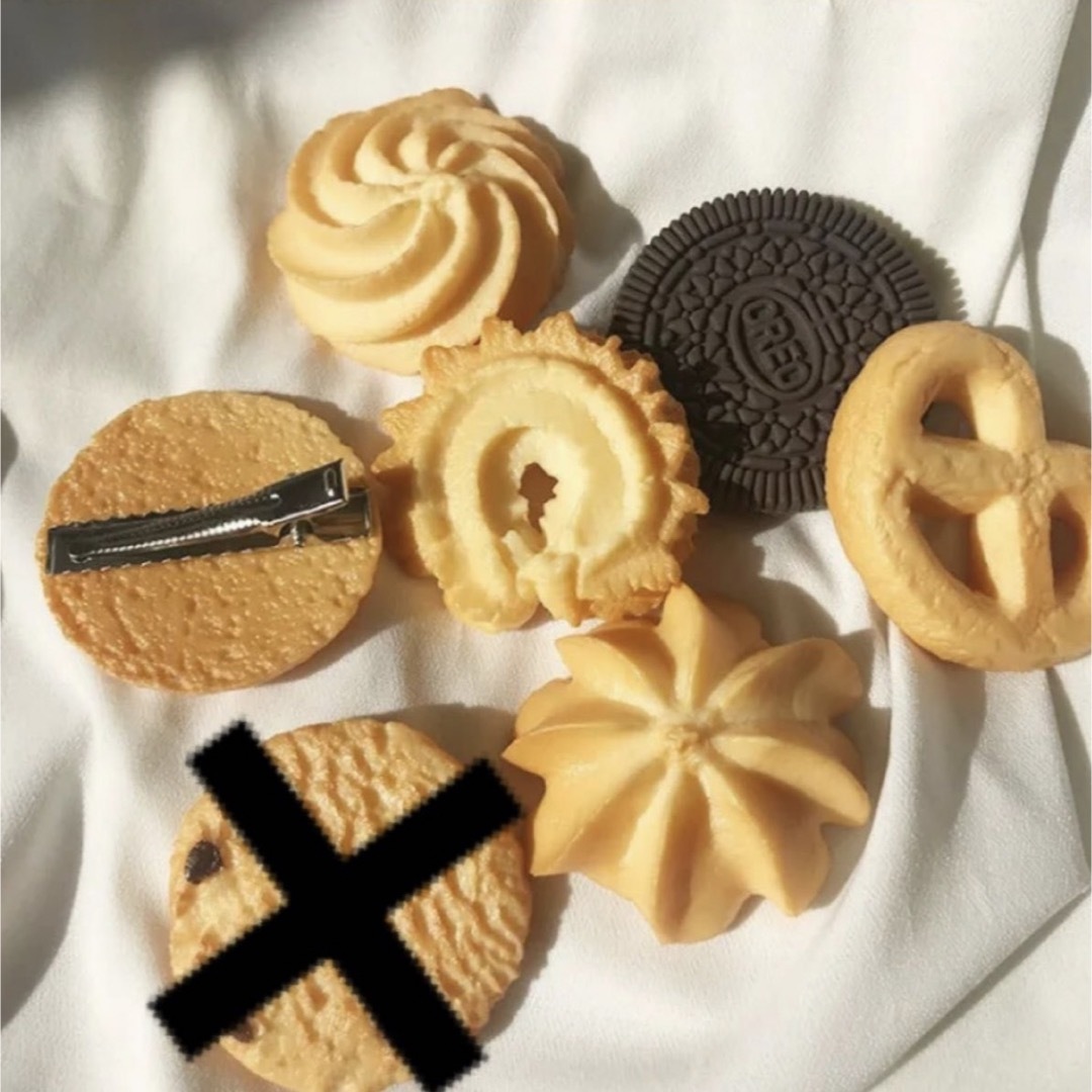 クッキー型ヘアピン🍪♥2つセット レディースのヘアアクセサリー(ヘアピン)の商品写真