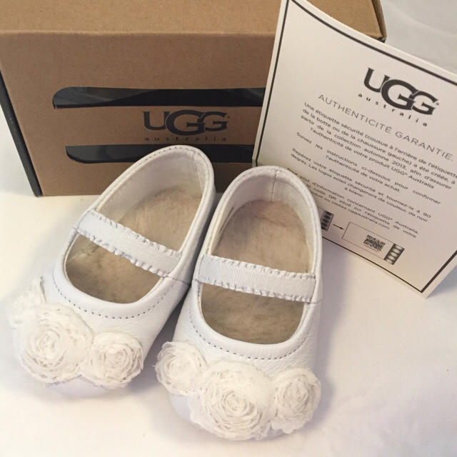 UGG(アグ)のほぼ新品 アグ*ベビーシューズ 9㎝ キッズ/ベビー/マタニティのベビー靴/シューズ(~14cm)(フラットシューズ)の商品写真