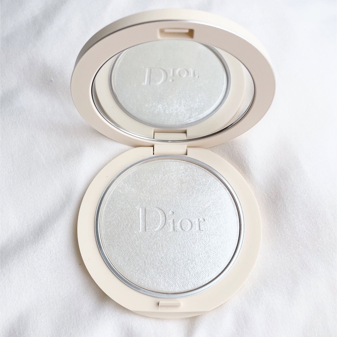 Dior(ディオール)の1度のみ使用【USED】Diorスキンフォーエヴァークチュールイルミナイザー03 コスメ/美容のベースメイク/化粧品(フェイスカラー)の商品写真