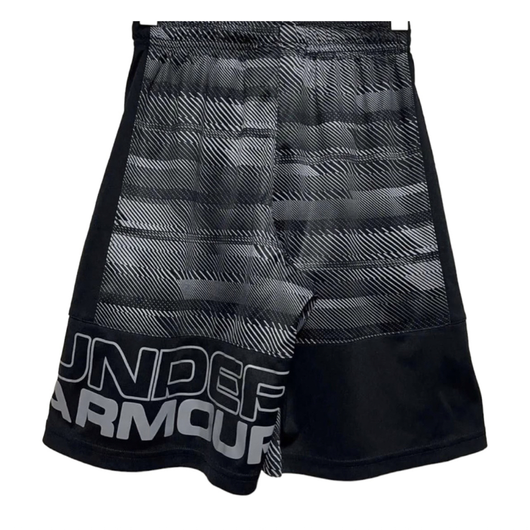 UNDER ARMOUR(アンダーアーマー)のアンダーアーマー　ハーフパンツ 140㎝ スポーツ/アウトドアのトレーニング/エクササイズ(その他)の商品写真