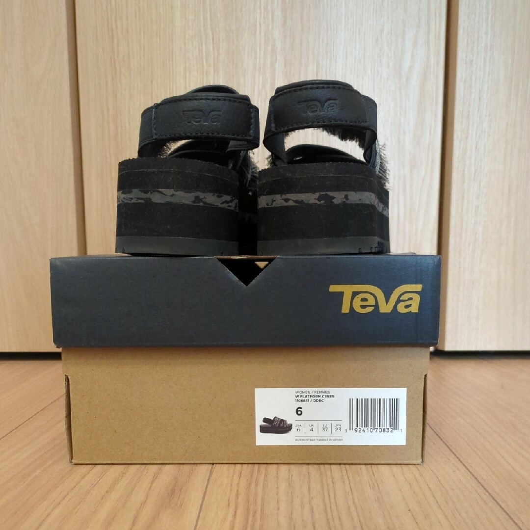 Teva(テバ)のteva フラットフォー厶　２３cm レディースの靴/シューズ(サンダル)の商品写真