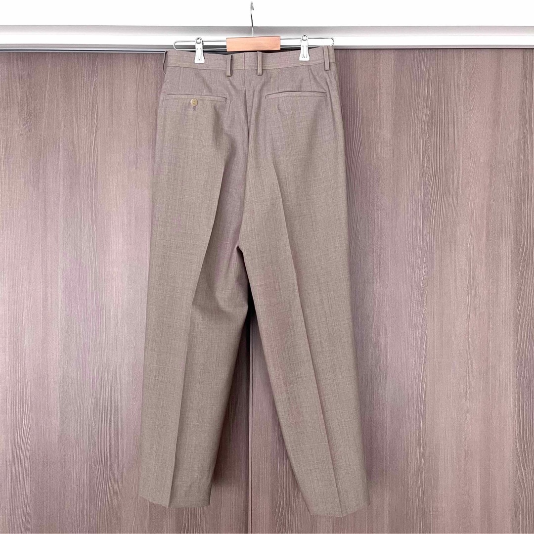 AURALEE(オーラリー)のAURALEE WASHABLE WOOL TROPICAL SLACKS メンズのパンツ(スラックス)の商品写真