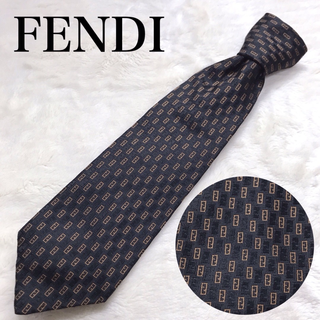 FENDI - 美品 FENDI ネクタイ ブラック 総柄 ズッカ柄 シルク FENDI - 美品 FENDI ネクタイ ブラック 総柄 ズッカ柄 シルク
