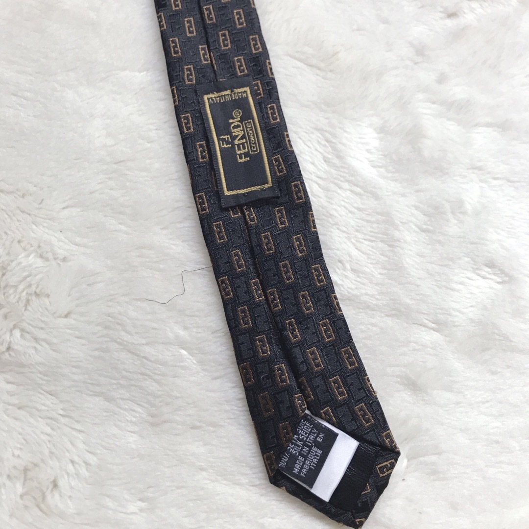 FENDI - 美品 FENDI ネクタイ ブラック 総柄 ズッカ柄 シルク FENDI - 美品 FENDI ネクタイ ブラック 総柄 ズッカ柄 シルク