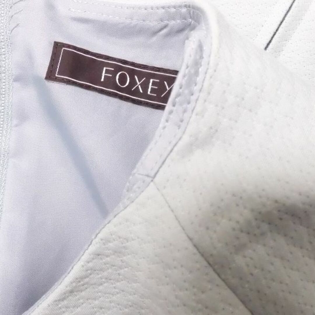 FOXEY(フォクシー)の美品 FOXEY フォクシー 39690 ジャスミンホワイト ワンピース 1点 ブルー 40 綿100％ ノースリーブ ドレス ひざ丈 刺繍 レディース AM4329W1  レディースのワンピース(ミニワンピース)の商品写真
