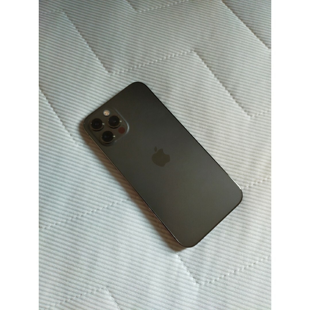 iPhone(アイフォーン)のApple iPhone12 Pro 128GB グラファイト スマホ/家電/カメラのスマートフォン/携帯電話(スマートフォン本体)の商品写真