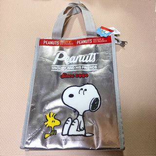 スヌーピー(SNOOPY)の新品未使用　スヌーピー　PEANUTS かわいい　大容量　クーラーバッグ(キャラクターグッズ)