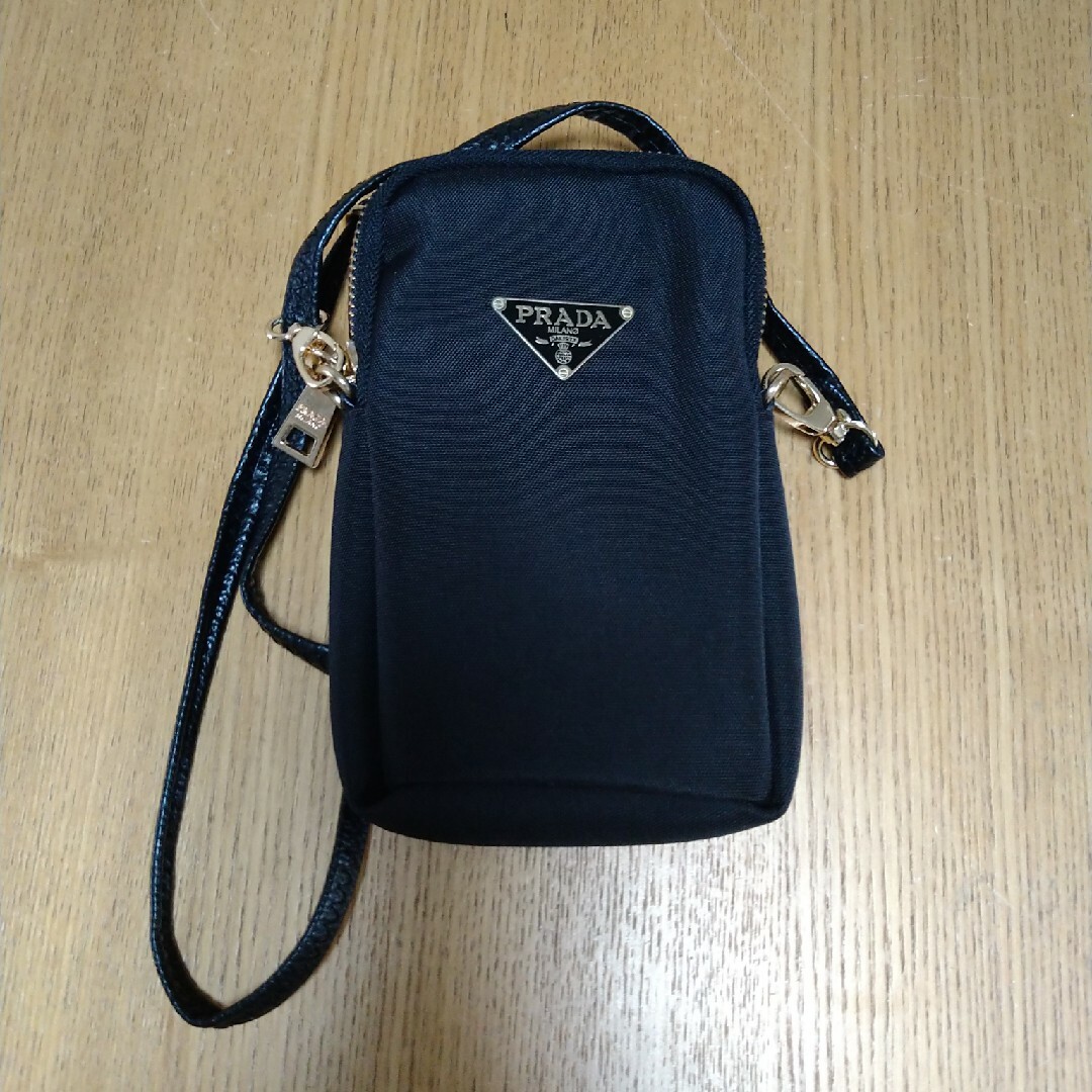 PRADA(プラダ)の専用です。PRADA非売品ノベルティーミニショルダーポーチ エンタメ/ホビーのコレクション(ノベルティグッズ)の商品写真