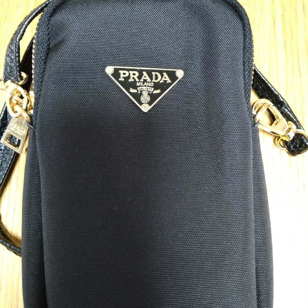 PRADA(プラダ)の専用です。PRADA非売品ノベルティーミニショルダーポーチ エンタメ/ホビーのコレクション(ノベルティグッズ)の商品写真