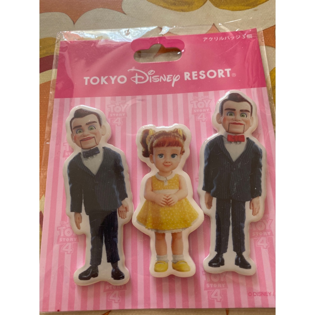 Disney(ディズニー)のトイストーリー4☆ギャビーギャビー&ベンソン　ブローチセット エンタメ/ホビーのおもちゃ/ぬいぐるみ(キャラクターグッズ)の商品写真