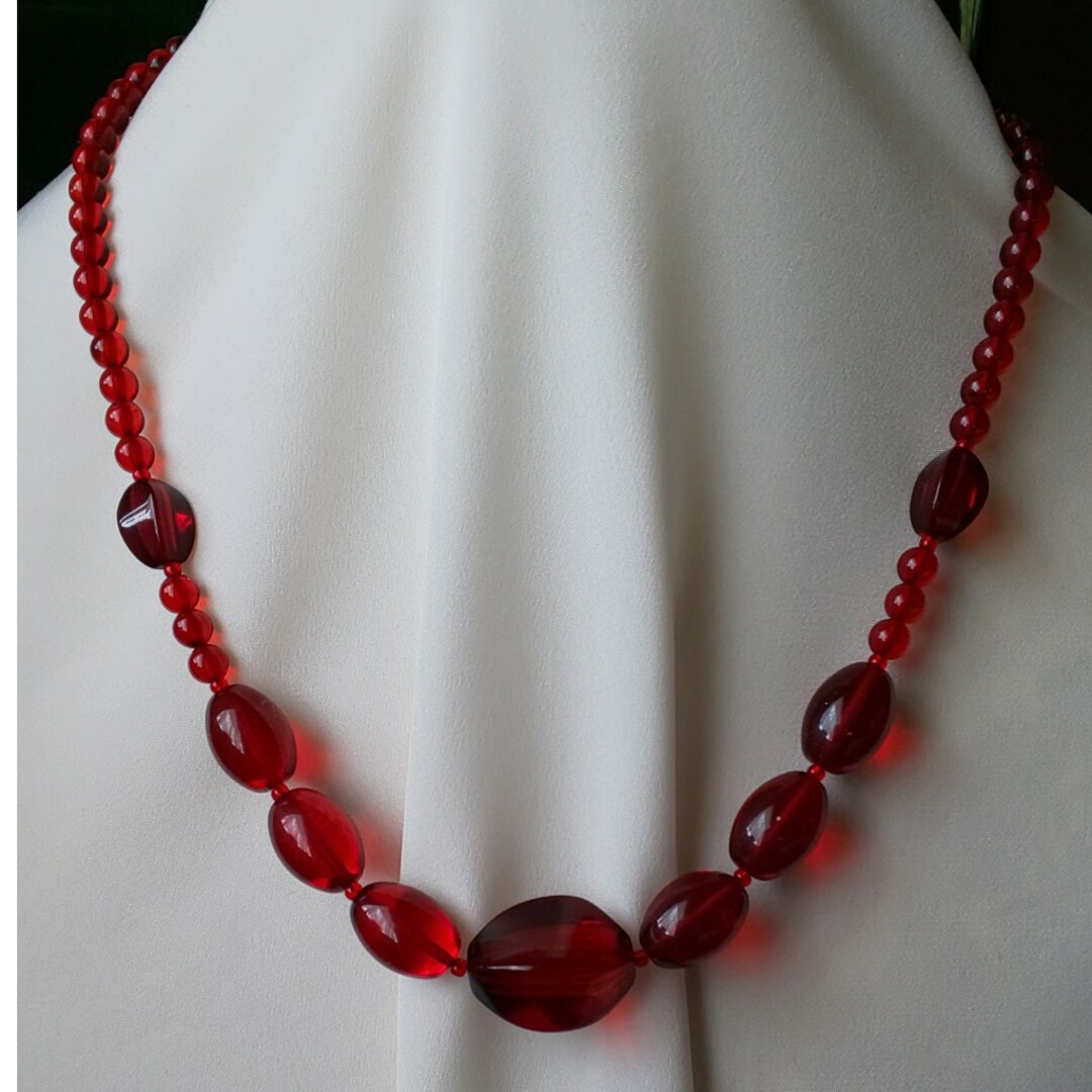 レッドアンバー(赤琥珀)ネックレスの通販 by マロンポメ's shop｜ラクマ