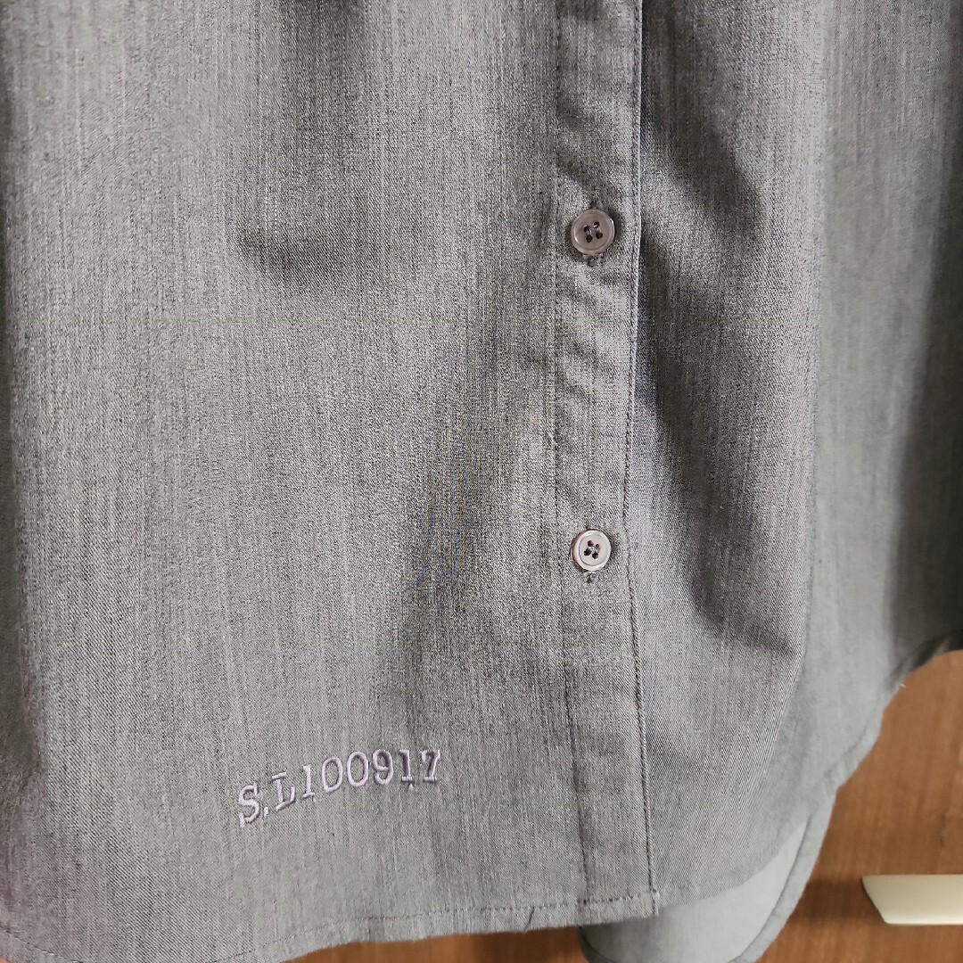 SLY LANG(スライラング)のスライラング　ノースリーブ　シャツ　グレー レディースのトップス(シャツ/ブラウス(半袖/袖なし))の商品写真