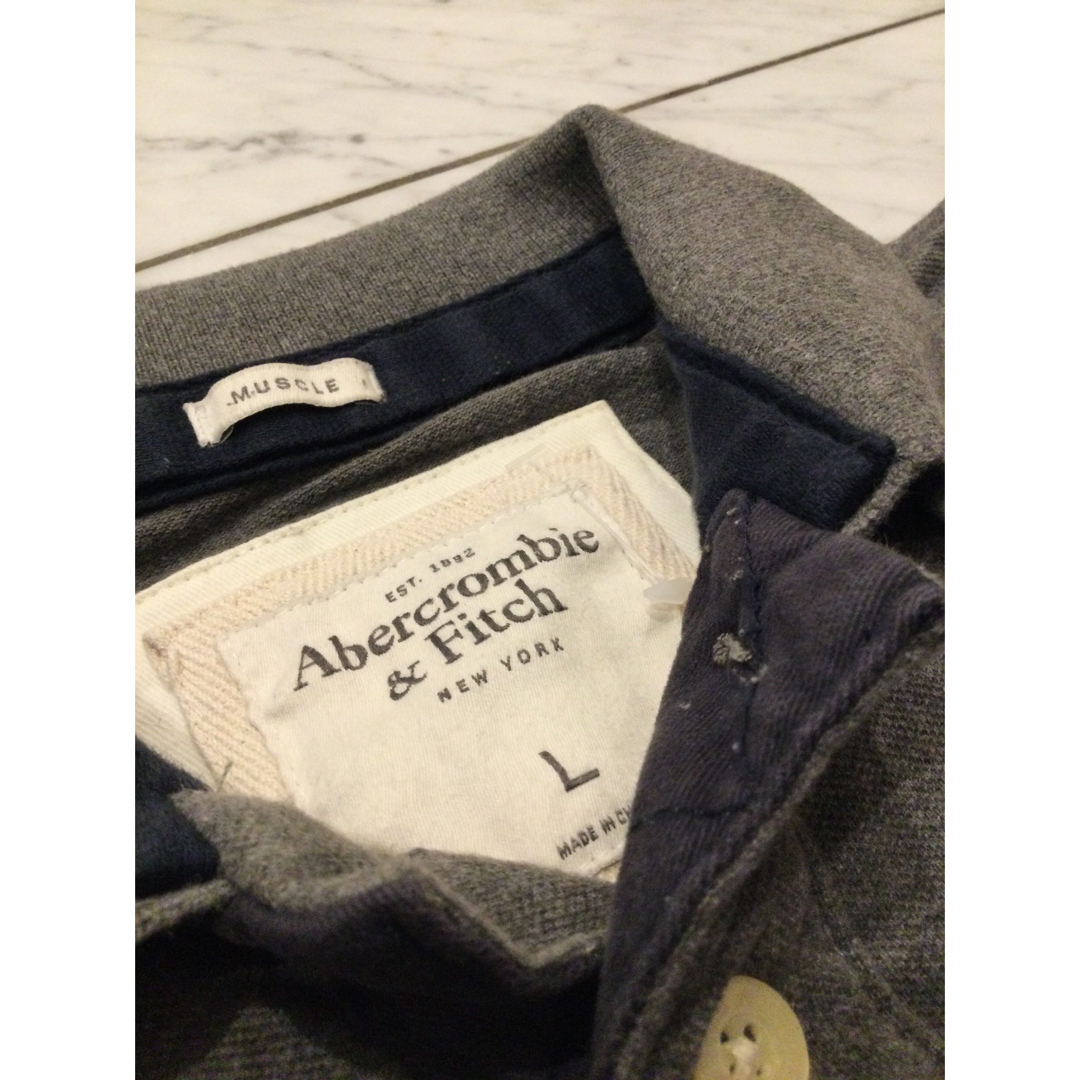 Abercrombie&Fitch(アバクロンビーアンドフィッチ)の★ Abercrombie&Fitch アバクロ　ポロシャツ（Ｌ）グレー メンズのトップス(ポロシャツ)の商品写真