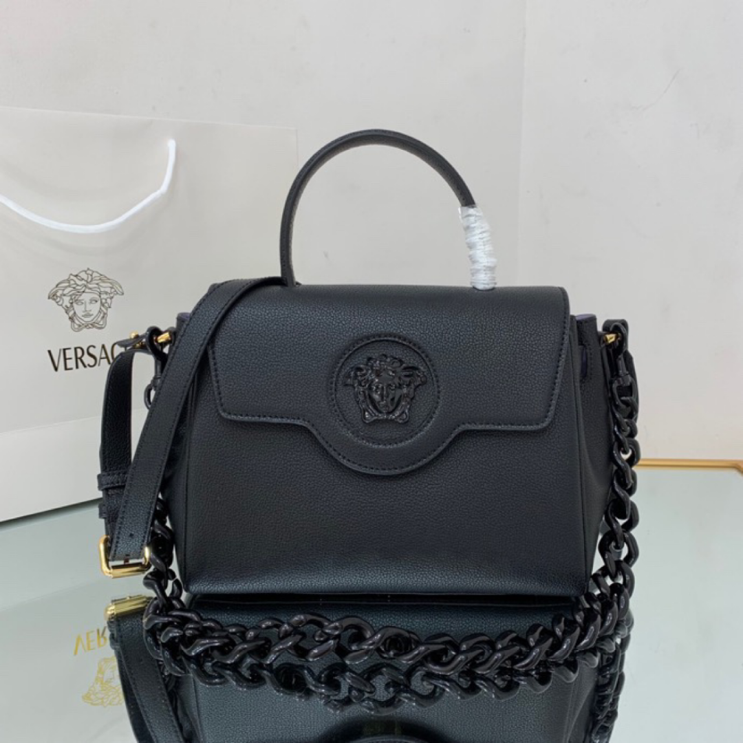 VERSACE - 新品未使用【VERSACE】La Medusa ハンドバッグ 黒の通販 by グとラック's shop｜ヴェルサーチならラクマ