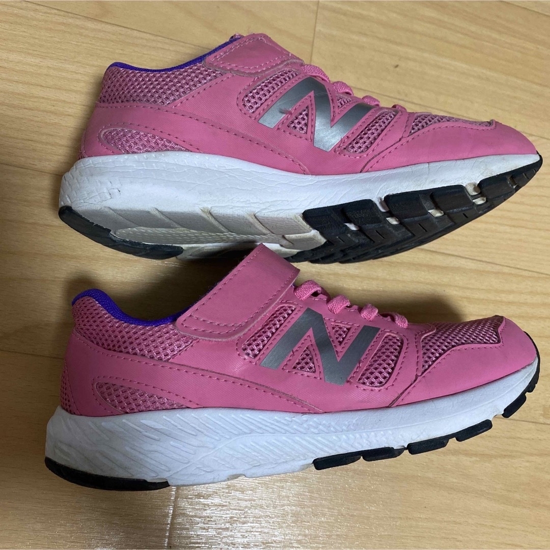 New Balance(ニューバランス)の20.5 キッズ　スニーカー　ニューバランス キッズ/ベビー/マタニティのキッズ靴/シューズ(15cm~)(スニーカー)の商品写真