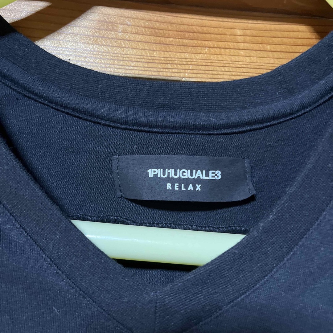 1piu1uguale3(ウノピゥウノウグァーレトレ)の1PIU1UGUALE3  Tシャツ　Vネック メンズのトップス(Tシャツ/カットソー(半袖/袖なし))の商品写真