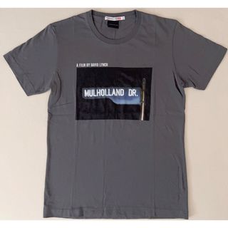 ユニクロ(UNIQLO)のメンズTシャツ ダークグレー デビッド・リンチ マルホランド ドライブ(Tシャツ/カットソー(半袖/袖なし))