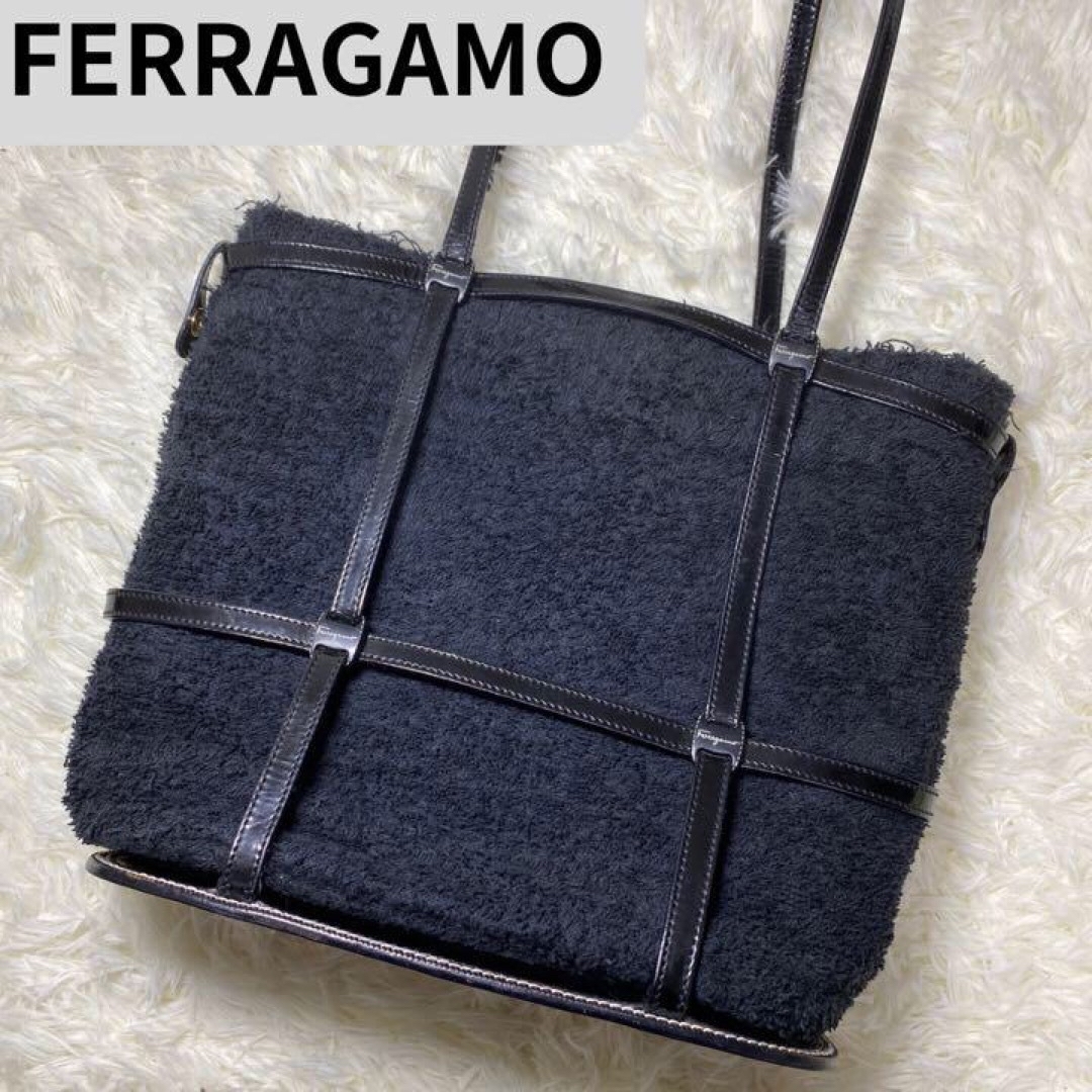 Salvatore Ferragamo(サルヴァトーレフェラガモ)のSalvatore Ferragamo ファー　トートバッグ　ブラック×イエロー レディースのバッグ(トートバッグ)の商品写真