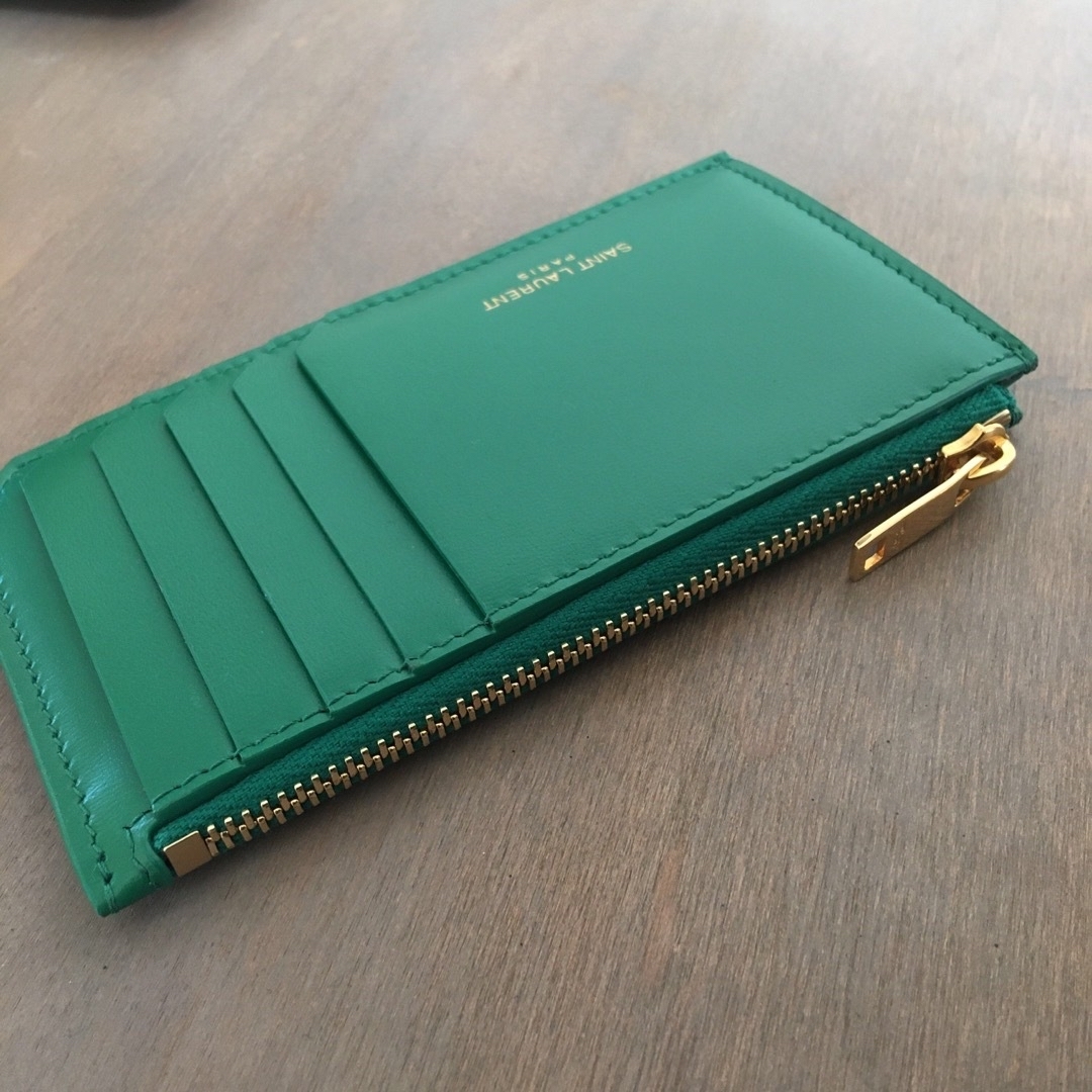 新品 サンローラン フラグメントケース/ カードケース 希少グリーンカラー 開運