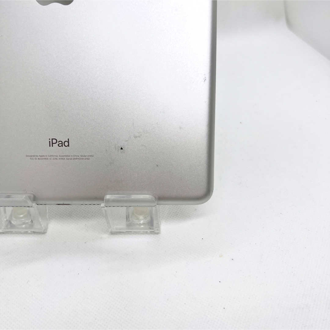 IPad 2018 第6世代 32GB SIMフリーの通販 by Mei's shop|ラクマ