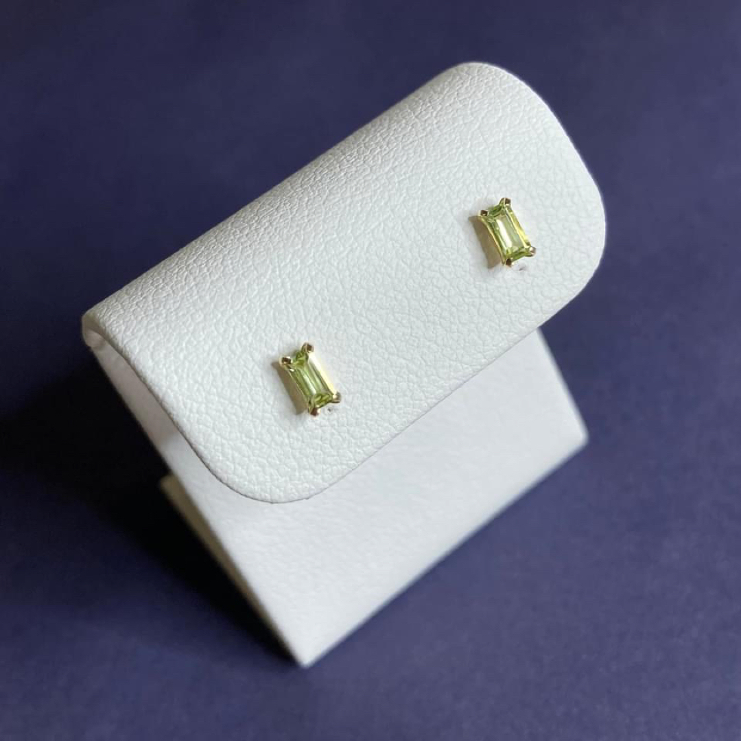 新品》ピアス ペリドット K10 パワーストーン シンプル 8月 誕生石 a