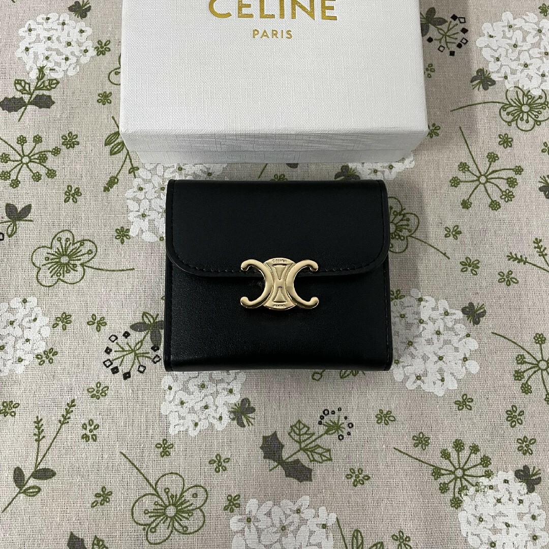 新品低価 celine - 最短翌着!3つ折り財布⛄️セリーヌ ♬極美品