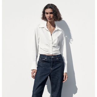 ザラ(ZARA)のギャザーディテールサテンシャツ　ZARA 新品(シャツ/ブラウス(長袖/七分))