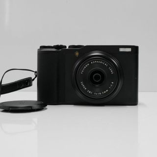 XF10 富士フイルム USED超美品 コンパクトデジタルカメラ 本体＋バッテリー APS-C 18.5ｍｍ F2.8 単焦点 Wi-Fi 完動品 中古 CP3038(コンパクトデジタルカメラ)