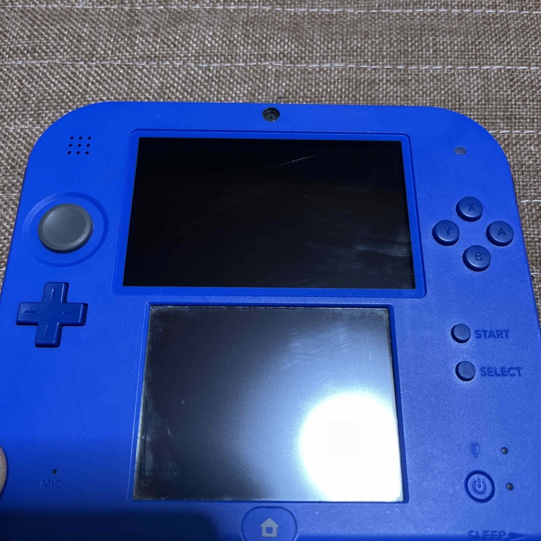 ニンテンドー2DS(ニンテンドー2DS)のNintendo 2DS ブルー エンタメ/ホビーのゲームソフト/ゲーム機本体(携帯用ゲーム機本体)の商品写真