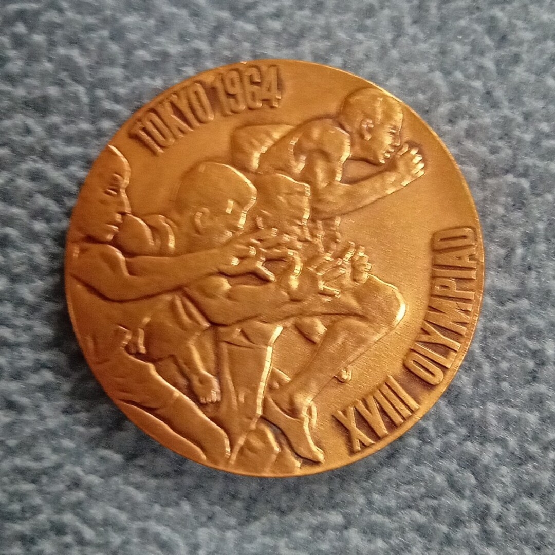 1964年東京オリンピック　記念銅メダル&100円硬貨 エンタメ/ホビーのコレクション(その他)の商品写真