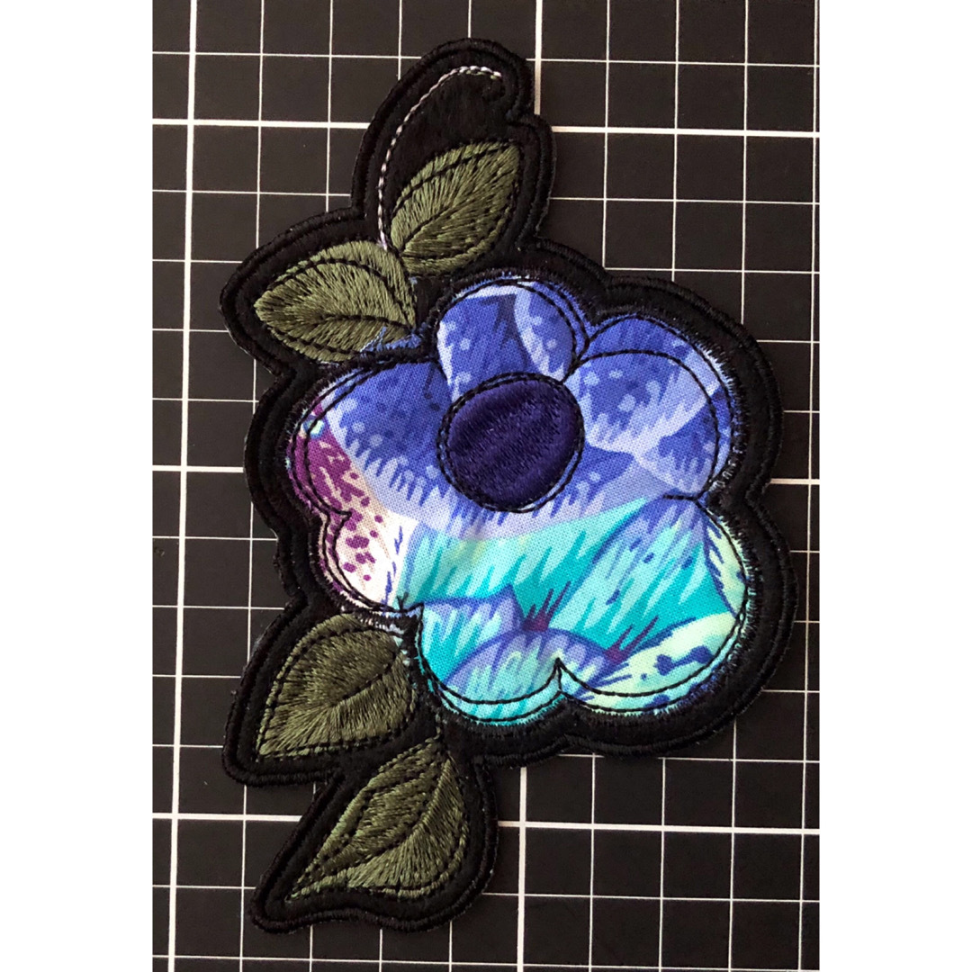 ロラライハリス　刺繍　セット　ワッペン　生地 ハンドメイドの素材/材料(生地/糸)の商品写真