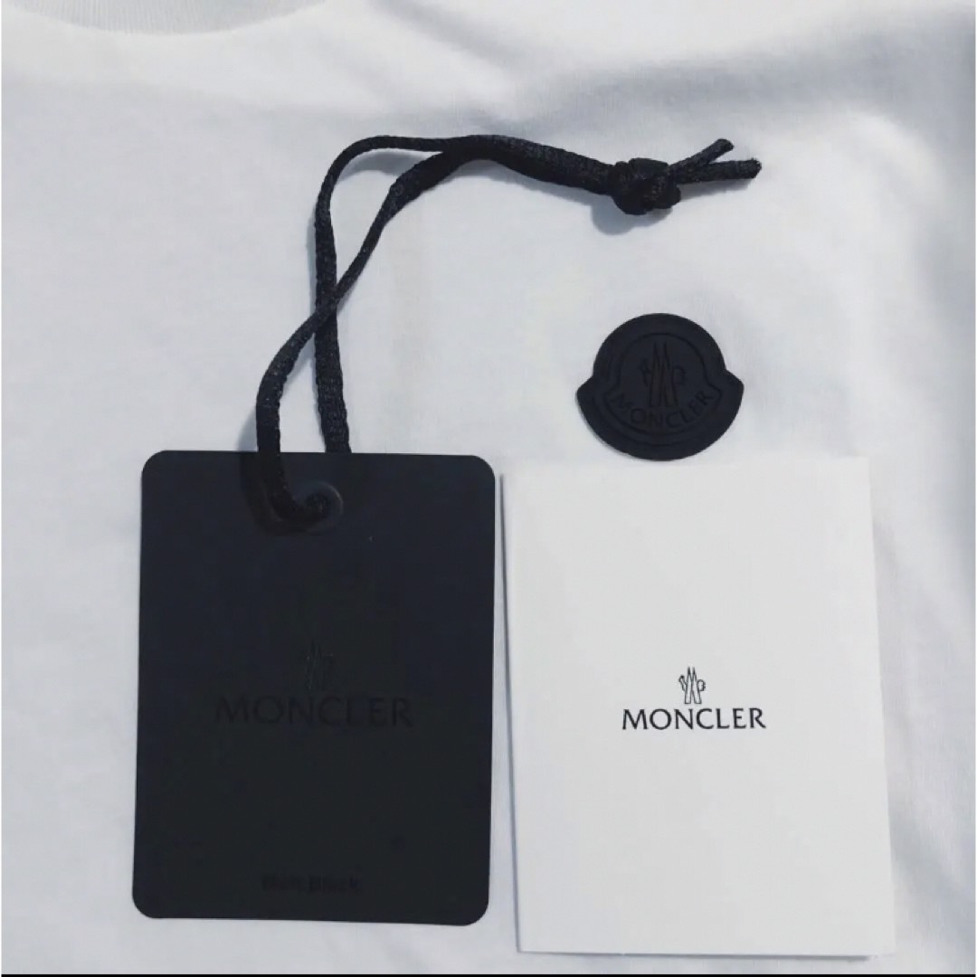 MONCLER(モンクレール)のマイホームパパ43様専用 モンクレール　バックロゴ　ラバーワッペン　Tシャツ　白 メンズのトップス(Tシャツ/カットソー(半袖/袖なし))の商品写真