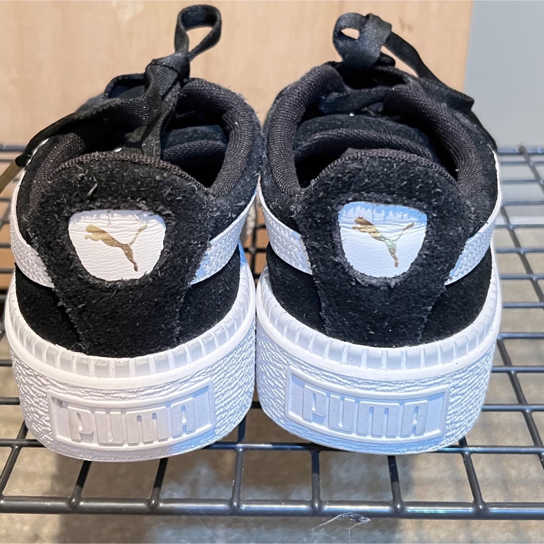 PUMA(プーマ)の美品22.5 PUMA プーマ スエードプラットフォーム トレース C13 レディースの靴/シューズ(スニーカー)の商品写真