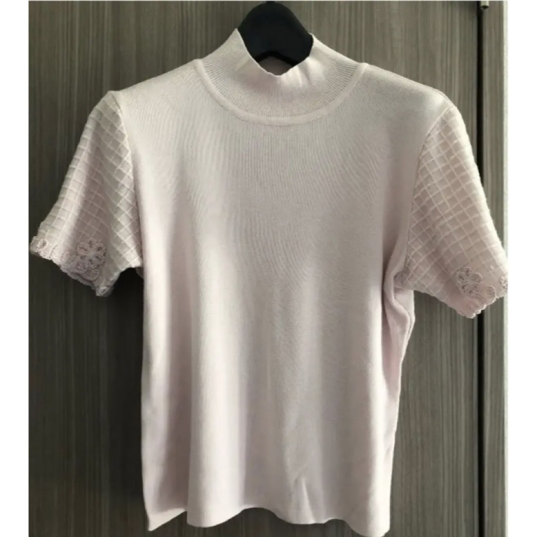 Courreges(クレージュ)のクレージュ　刺繍デザイン袖付　ピンク　ブラウス　カットソー レディースのトップス(シャツ/ブラウス(半袖/袖なし))の商品写真